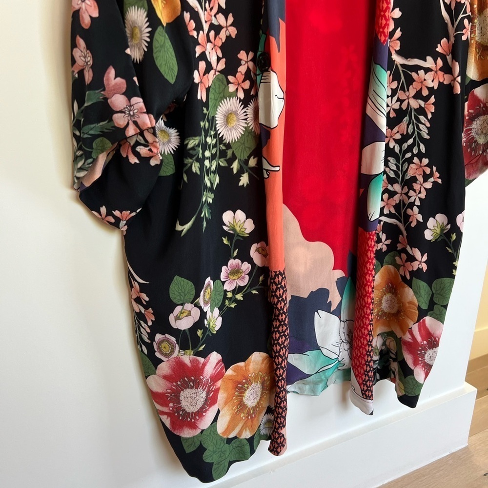 Charlie B Reversable Floral Kimono Black and Red Womens Medium - Picture 3 of 11